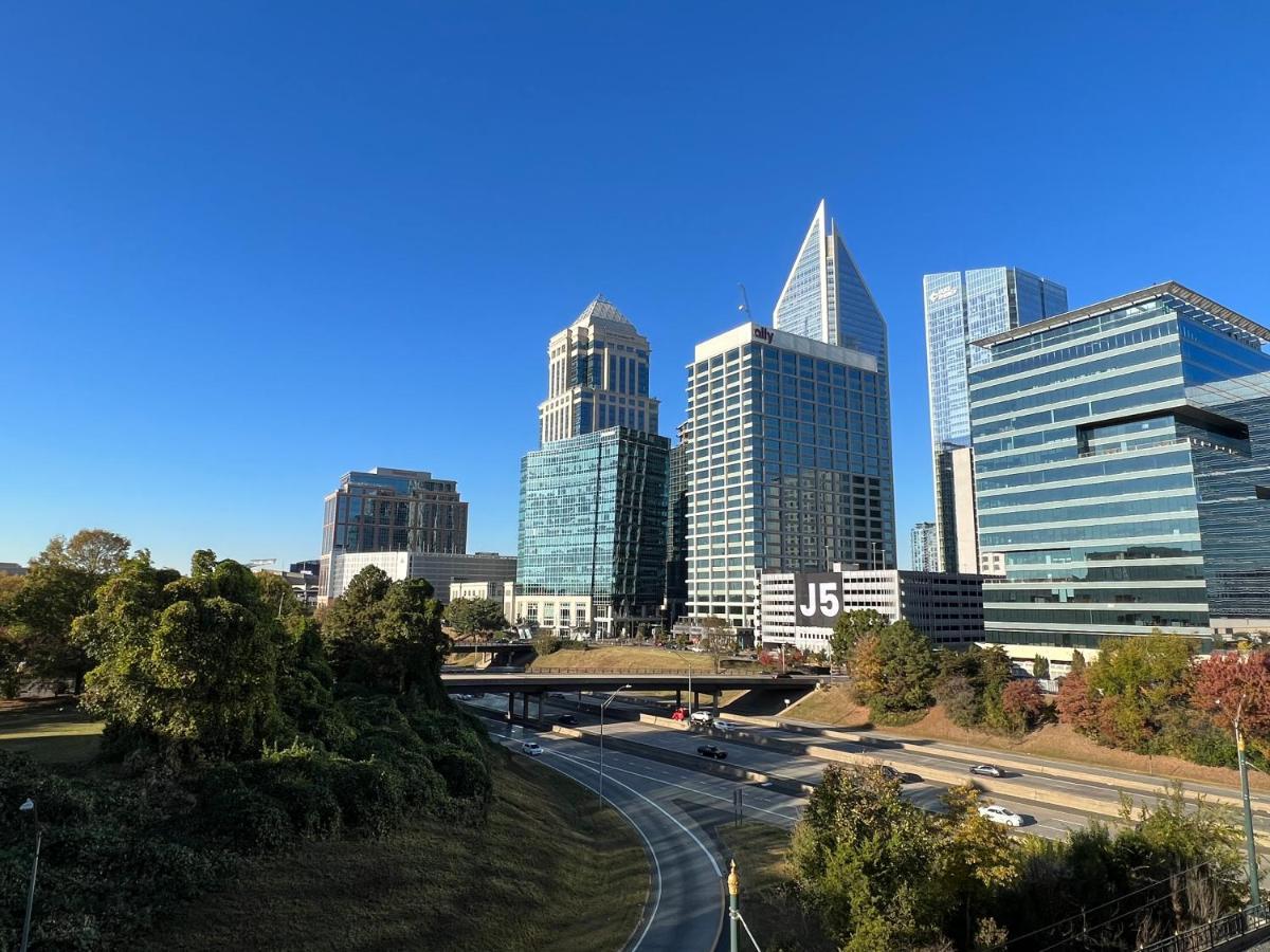 Spacious 2 Bed, 2 Bath Uptown Gem In The Heart Of The City-Parking-Wi-Fi-Balcony Cgv シャーロット エクステリア 写真